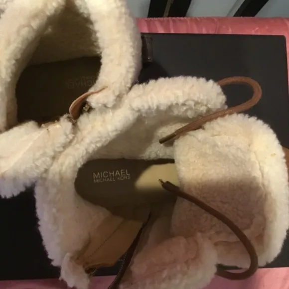 💥 Excellent condition Michael Kors boots 8.5
