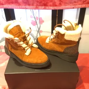 💥 Excellent condition Michael Kors boots 8.5