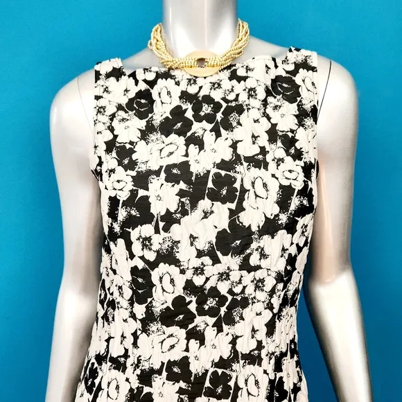 🆕️🌸 GHOSPELL Mod Monochrome Jacquard Daisy Mini Shift Dress // (NWT)