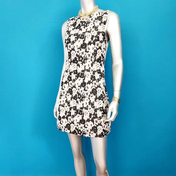 🆕️🌸 GHOSPELL Mod Monochrome Jacquard Daisy Mini Shift Dress // (NWT)