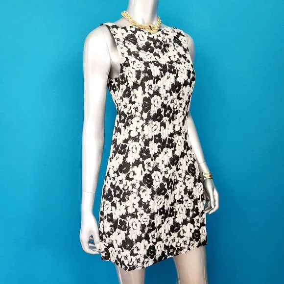 🆕️🌸 GHOSPELL Mod Monochrome Jacquard Daisy Mini Shift Dress // (NWT)
