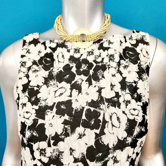 🆕️🌸 GHOSPELL Mod Monochrome Jacquard Daisy Mini Shift Dress // (NWT)