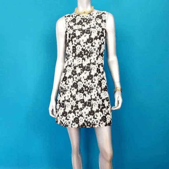 🆕️🌸 GHOSPELL Mod Monochrome Jacquard Daisy Mini Shift Dress // (NWT)