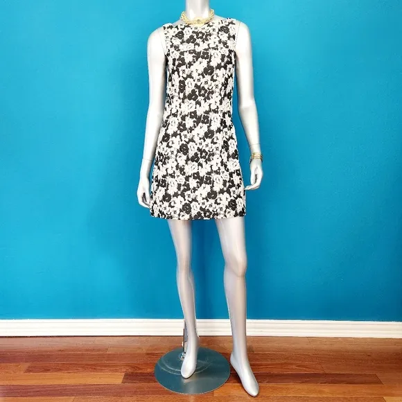 🆕️🌸 GHOSPELL Mod Monochrome Jacquard Daisy Mini Shift Dress // (NWT)