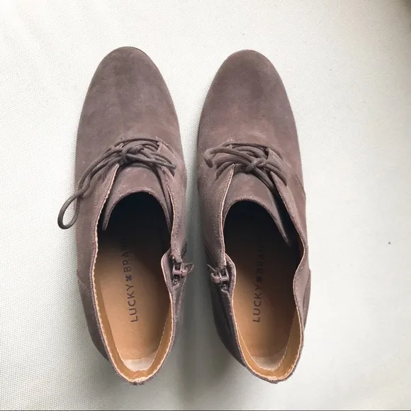 🆕 LUCKY BRAND TAUPE GREY WEDGE BOOTIES!
