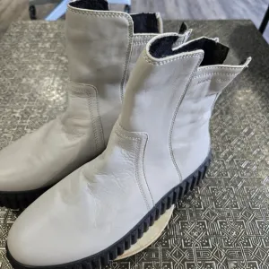 🐢 Marc O'Polo rear zip boots.  NWOT Size 40