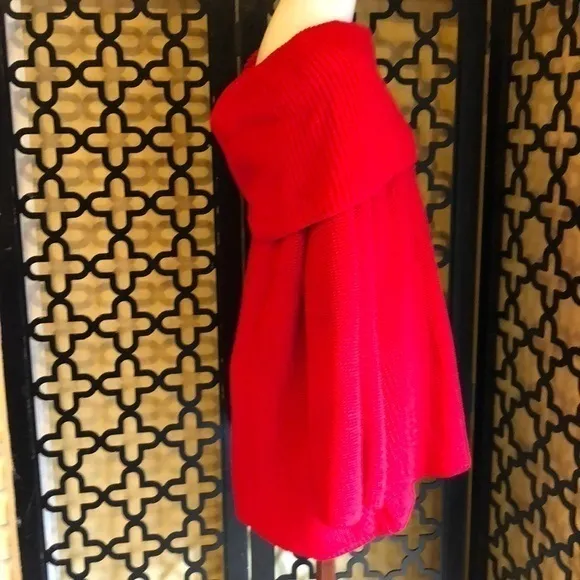 💜 NWT  OVERSIZED RED SWEATER Reposh Size‎ Medium/ Large