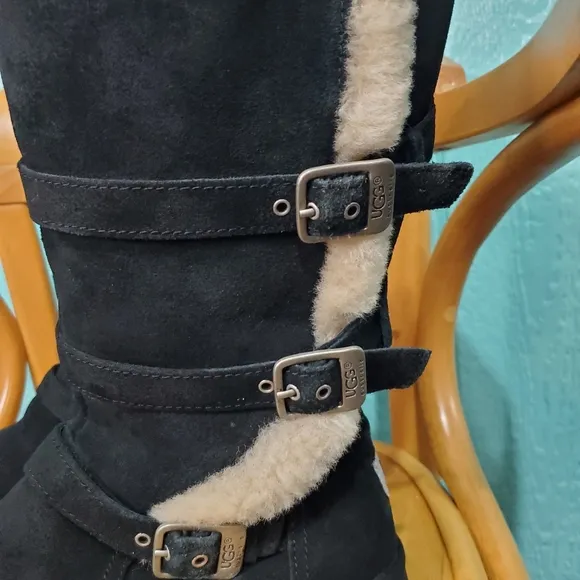 ❤ UGG Australia Black maddi Buckle 1001520
