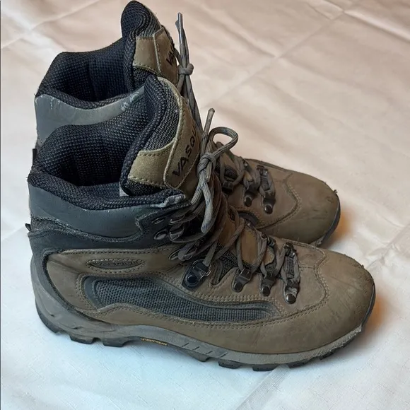 📪 Vasque Brown and Gray Ankle Boots Rugged Outdoor hiking boots
