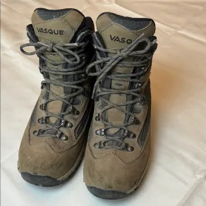 📪 Vasque Brown and Gray Ankle Boots Rugged Outdoor hiking boots