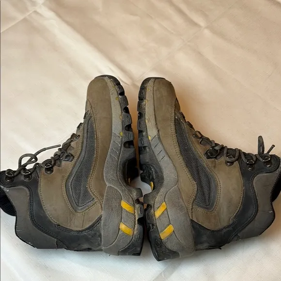 📪 Vasque Brown and Gray Ankle Boots Rugged Outdoor hiking boots