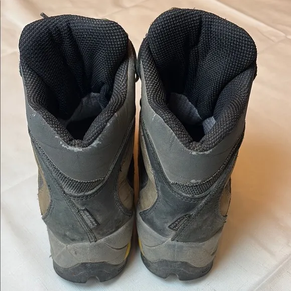 📪 Vasque Brown and Gray Ankle Boots Rugged Outdoor hiking boots