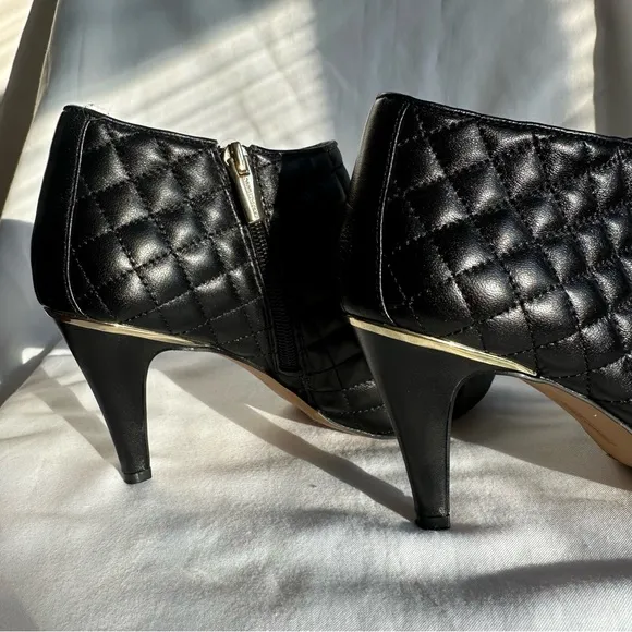 ★ Vince Camuto Quilted Leather Boots Vedree - Black ★
