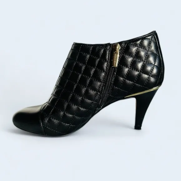 ★ Vince Camuto Quilted Leather Boots Vedree - Black ★