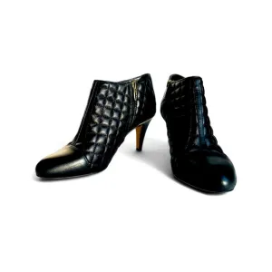 ★ Vince Camuto Quilted Leather Boots Vedree - Black ★