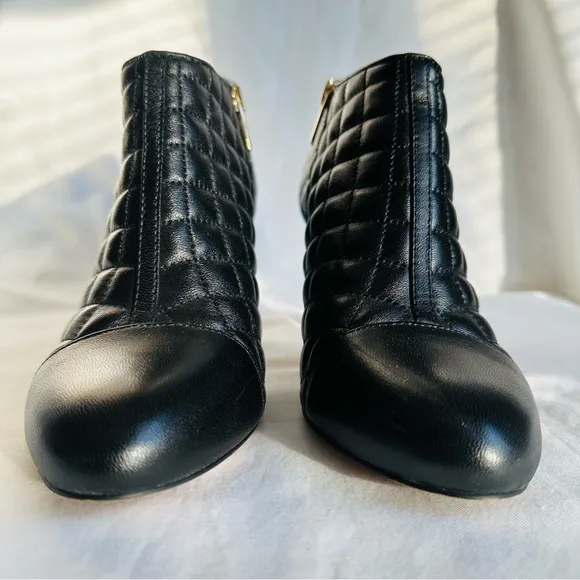 ★ Vince Camuto Quilted Leather Boots Vedree - Black ★