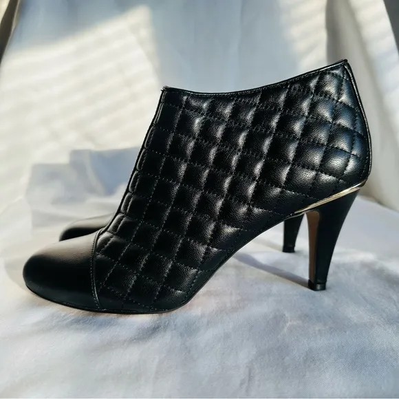 ★ Vince Camuto Quilted Leather Boots Vedree - Black ★