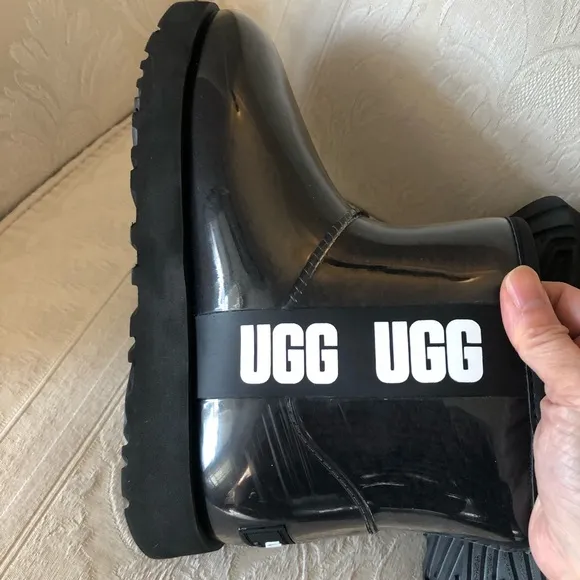 $175 Ugg clear classic mini shearling boots women size 6 euro size 37