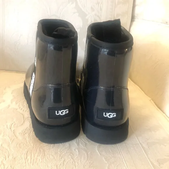 $175 Ugg clear classic mini shearling boots women size 6 euro size 37