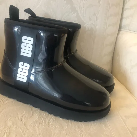 $175 Ugg clear classic mini shearling boots women size 6 euro size 37