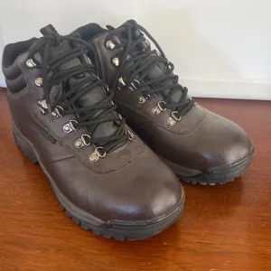340A) Propet Waterproof Sz. 9,5 (5E) EUC Lace Up Boots for Men