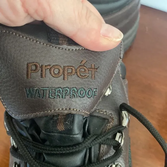 340A) Propet Waterproof Sz. 9,5 (5E) EUC Lace Up Boots for Men