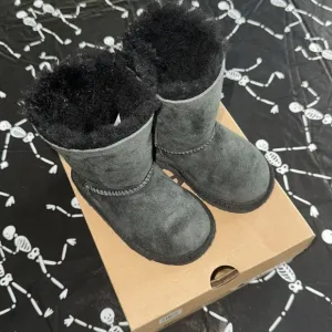 7 UGG Bailey Bow Toddler Boots EUC