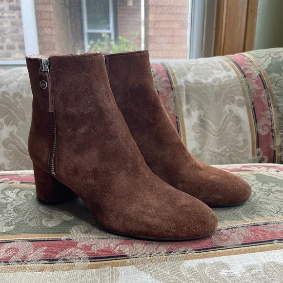 7.AGL Philipa Booties Brown Suede Ankle Boots. Size 7.5 Women