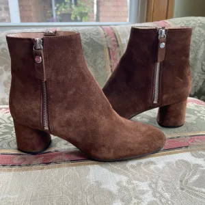 7.AGL Philipa Booties Brown Suede Ankle Boots. Size 7.5 Women