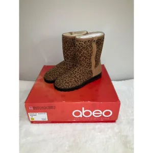 ABEO Women's Whistler - Shearling Ankle Boots in Animal Print NEW in Box size 7
