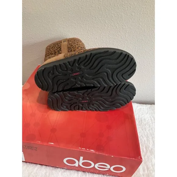 ABEO Women's Whistler - Shearling Ankle Boots in Animal Print NEW in Box size 7