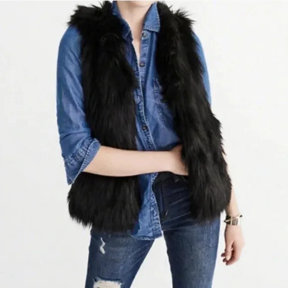 Abercrombie &amp; Fitch black faux fur vest 2 pockets size medium