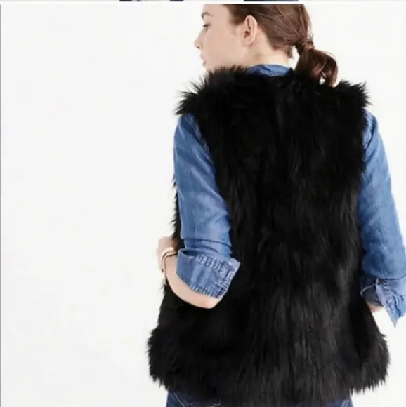 Abercrombie &amp; Fitch black faux fur vest 2 pockets size medium
