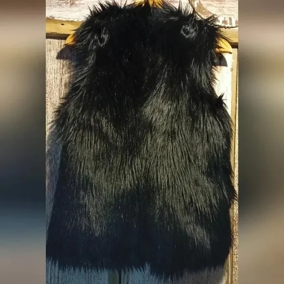 Abercrombie &amp; Fitch black faux fur vest 2 pockets size medium
