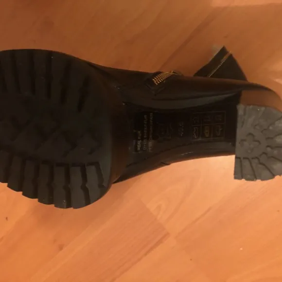 ALICE &amp; OLIVIA LEATHER BOOTS