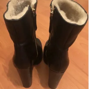 ALICE &amp; OLIVIA LEATHER BOOTS