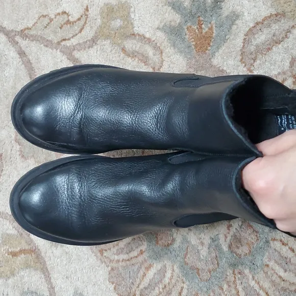 &amp; Other Stories Chunky Chelsea leather boots