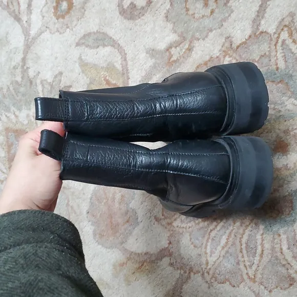 &amp; Other Stories Chunky Chelsea leather boots
