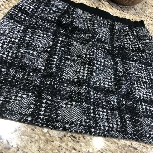 Ann Taylor Plaid Houndstooth Wool Blend Gray Black Skirt 14