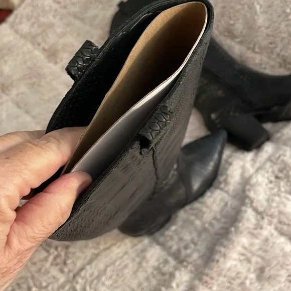 Antonio Melani 20” Tall Black ReptileTexture Leather Boots women  8.5M ankle zip