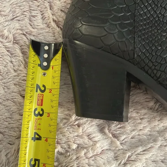 Antonio Melani 20” Tall Black ReptileTexture Leather Boots women  8.5M ankle zip