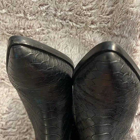 Antonio Melani 20” Tall Black ReptileTexture Leather Boots women  8.5M ankle zip