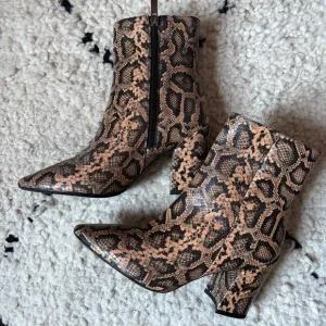 Aquatalia boots women's size 7 Leonora Snakeskin Print Leather Made in Italy