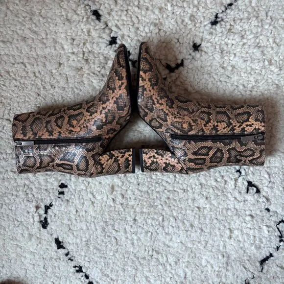 Aquatalia boots women's size 7 Leonora Snakeskin Print Leather Made in Italy