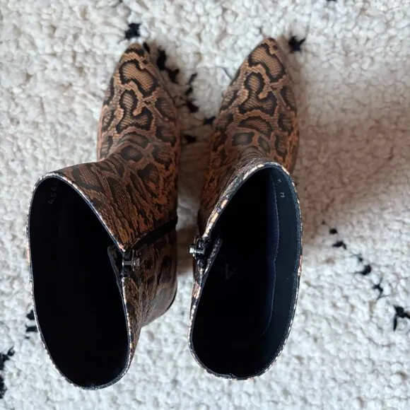 Aquatalia boots women's size 7 Leonora Snakeskin Print Leather Made in Italy
