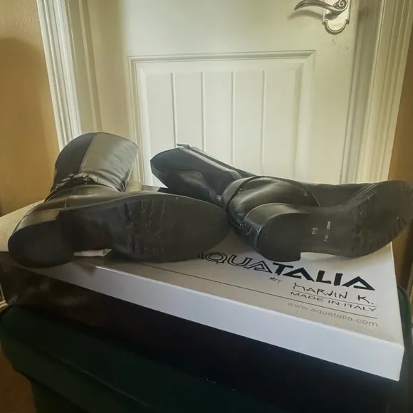 Aquatalia Women's Black Leather Boots - Excellent Condition