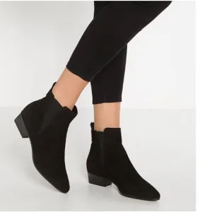 Aquatalia Fausta Suede Black Booties, Women’s Size 8.5 Waterproof