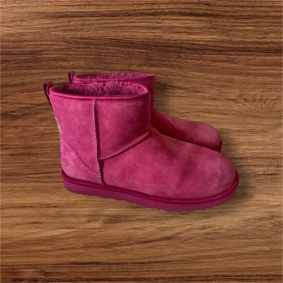 Authentic UGG Classic Mini SWAROVSKI CRYSTAL Bow Low Boots Size 11 Barbie Pink