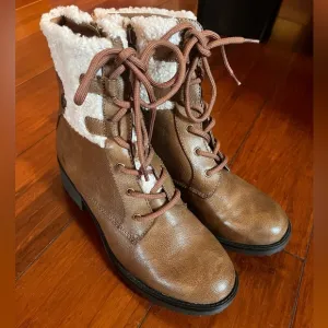 Baretraps Size 7.5 NWT Women’s Brown Furry Boots/ Woman Booties/ New Shoes