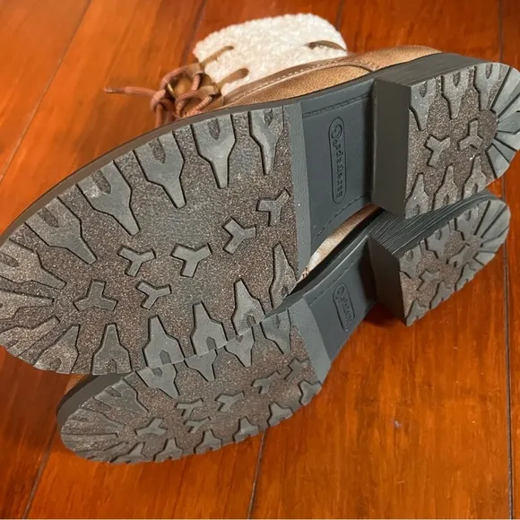 Baretraps Size 7.5 NWT Women’s Brown Furry Boots/ Woman Booties/ New Shoes